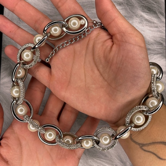 Elegant Silver and Pearl Women's Necklace - Picture 3 of 3